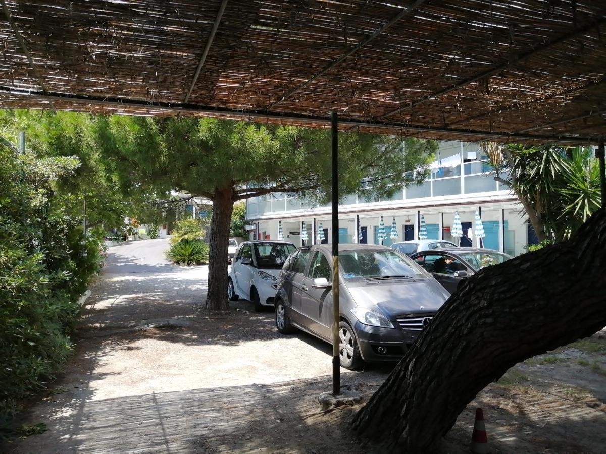 Villaggio Turistico La Vesca San Remo Buitenkant foto
